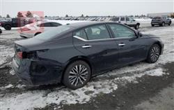 نيسان ألتيما